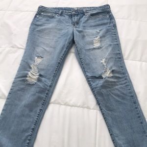 GAP boyfriend distressed Jean size 29